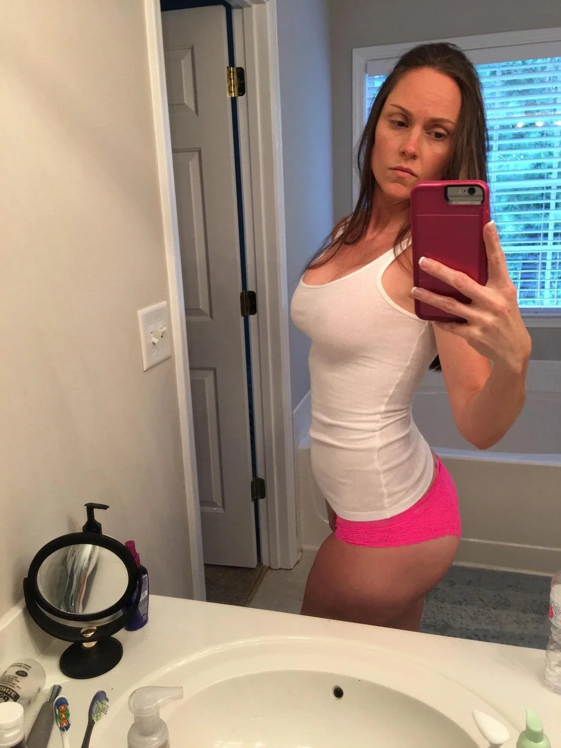 Sexy milf Angie image 6
