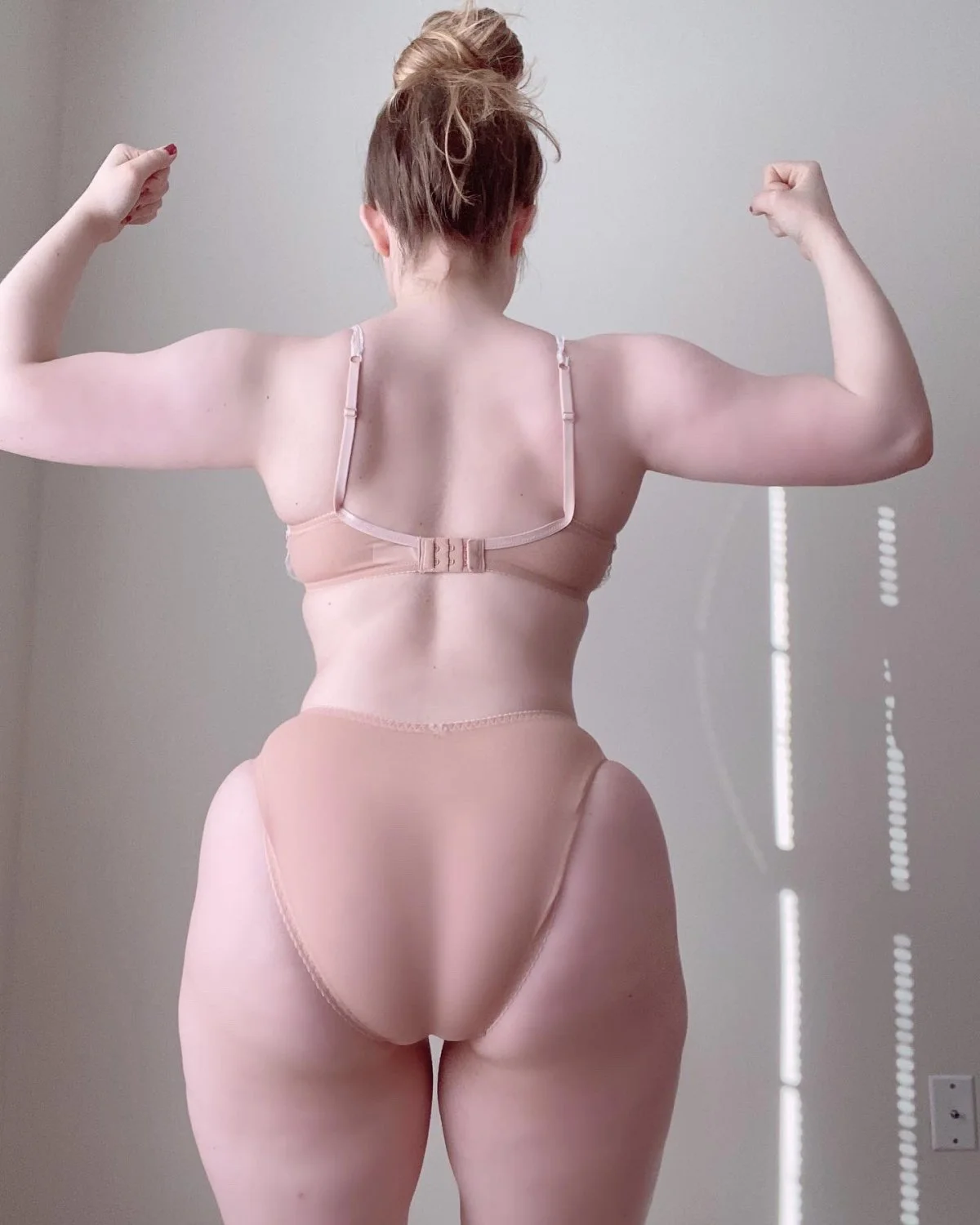 Curvy image 10