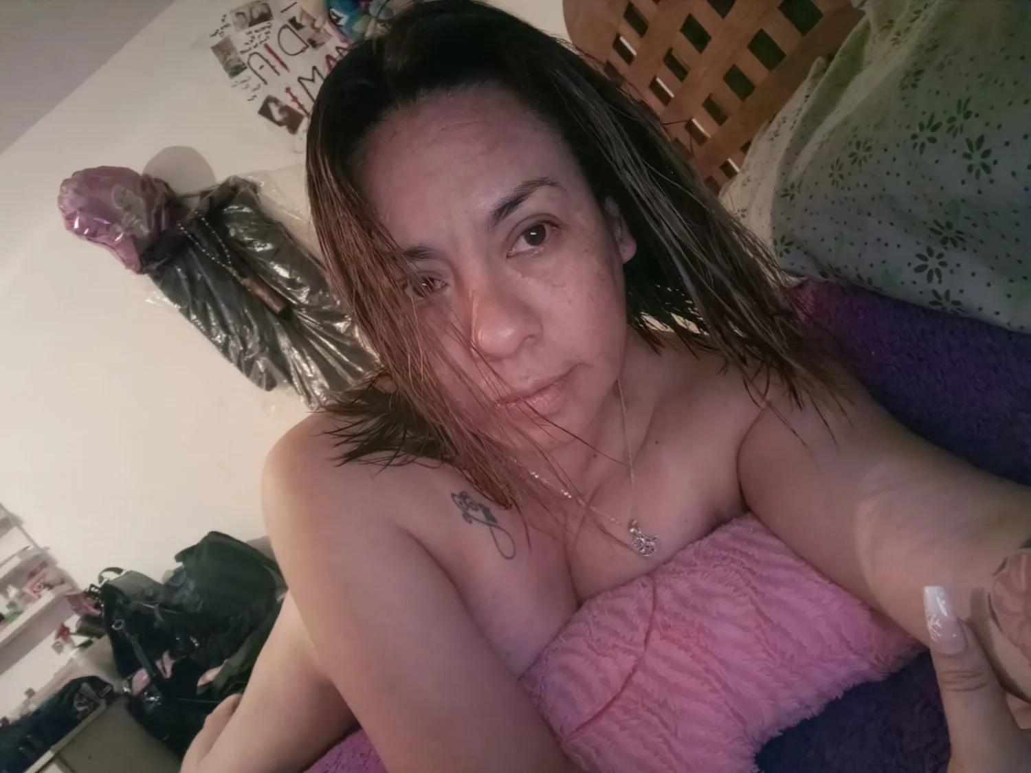 Madura se pone cachonda 🔥 y se toma fotos. Tiene buenas Tetas 😋, Culo 🥵 y Panocha 🤤 image 12