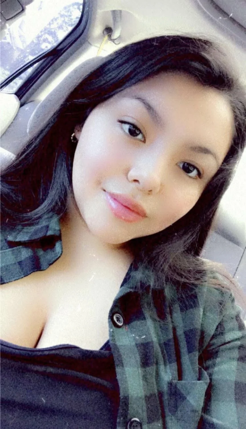 Mount Vernon WA Latina Silvia Lozano lets her old uncle cum on her patas de queso at a park main image