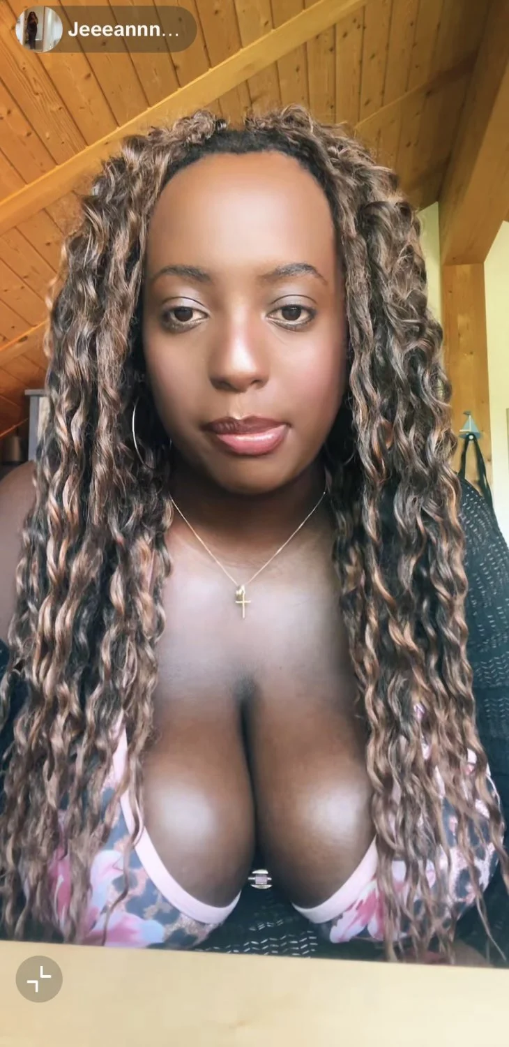 Jeanne Big tits image 2