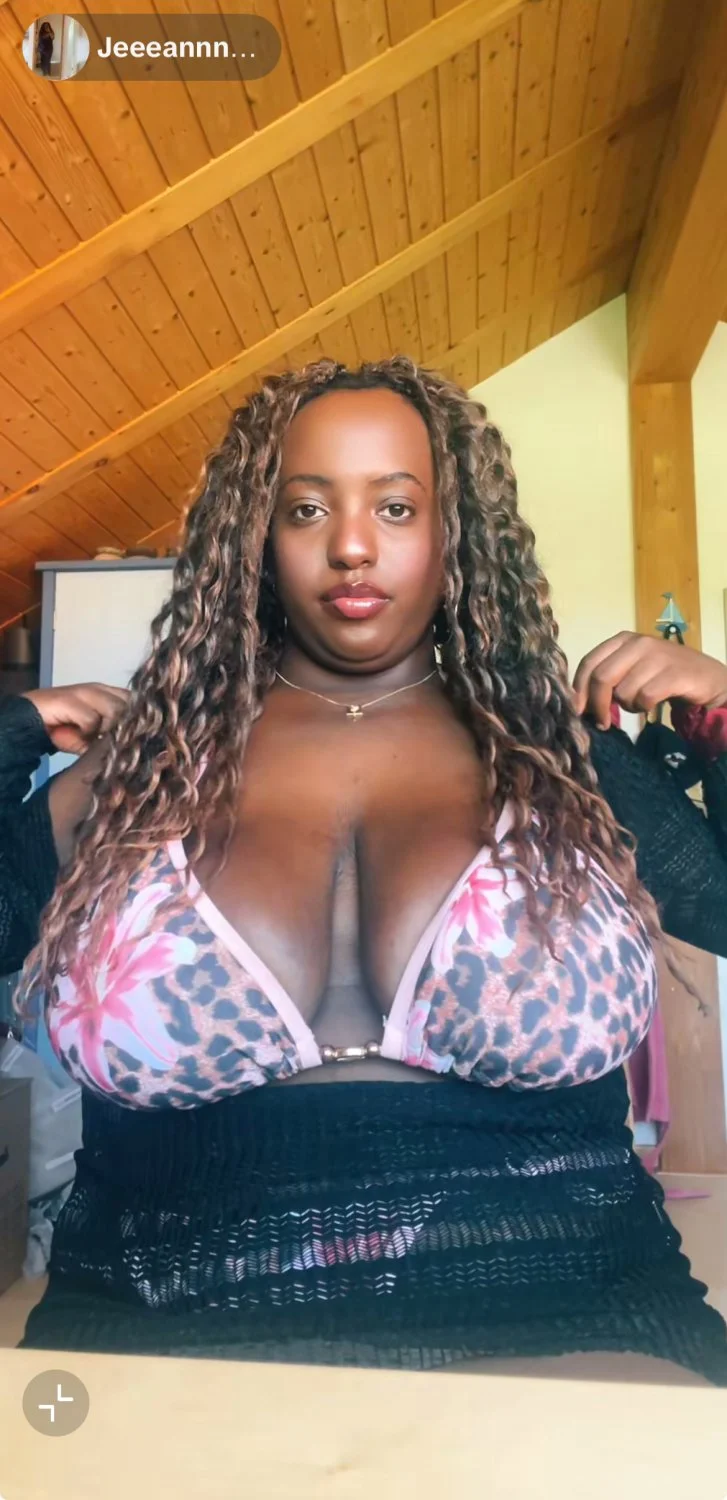 Jeanne Big tits image 5