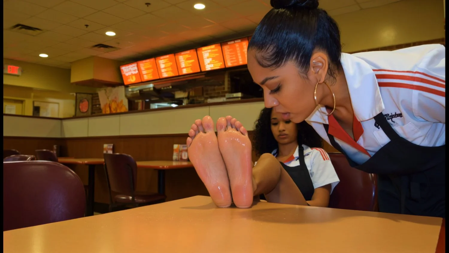 Her manager lost the bet now she has to worship her soles image 2
