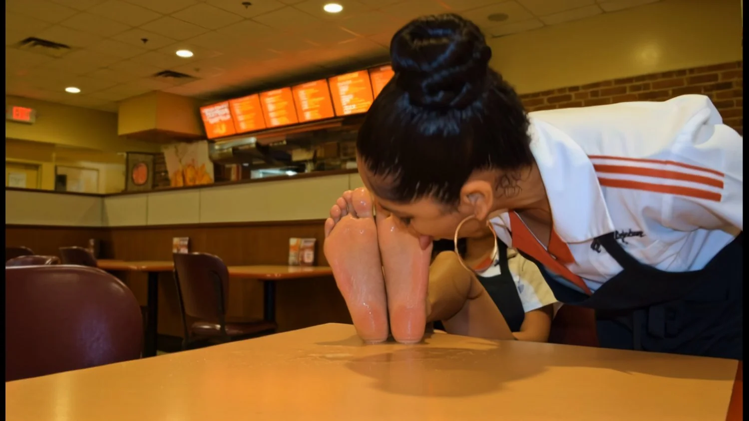 Her manager lost the bet now she has to worship her soles image 3