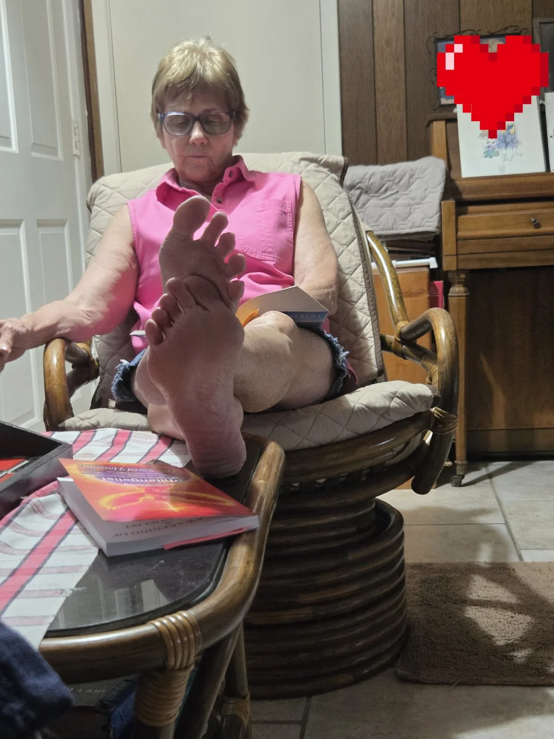 DANIELLE READS PORN image 2
