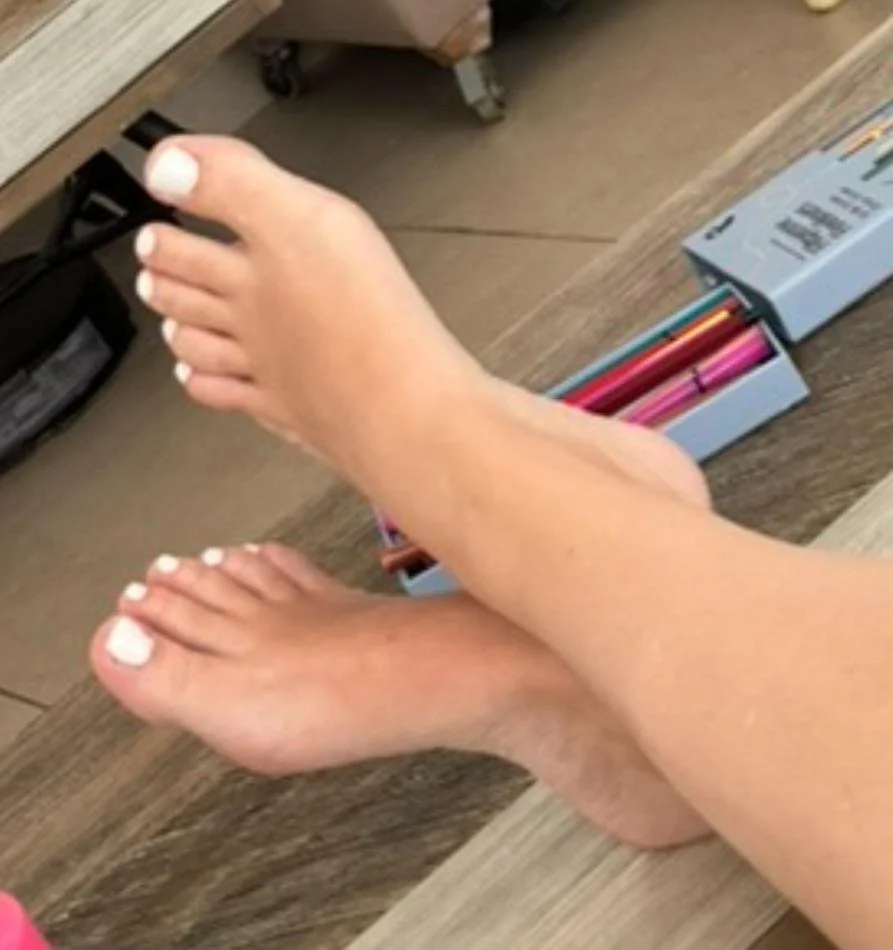 Tiny foot slut exposed image 10