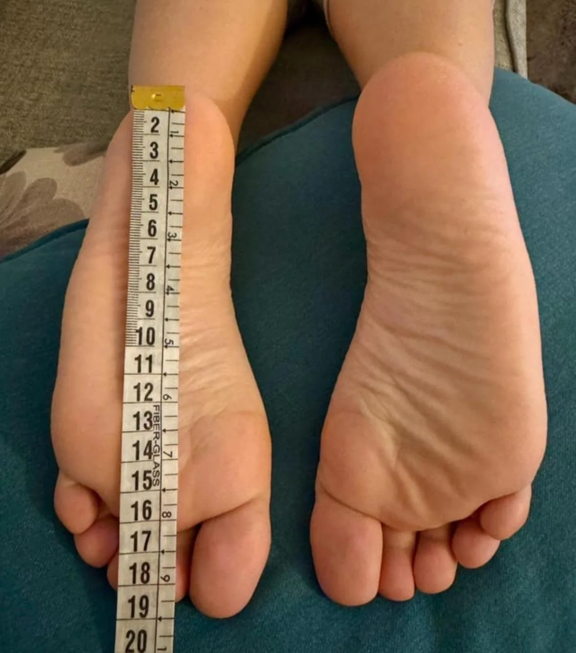 Tiny foot slut exposed image 12
