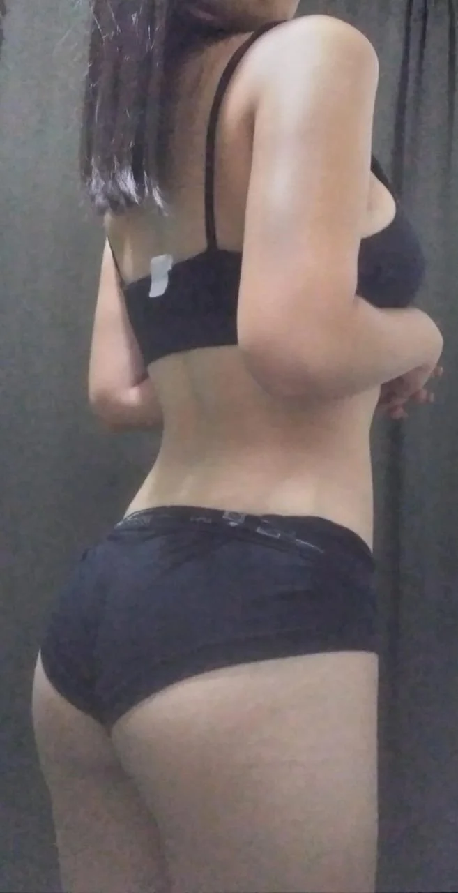 Amiga de la escuela con tetas grande image 10