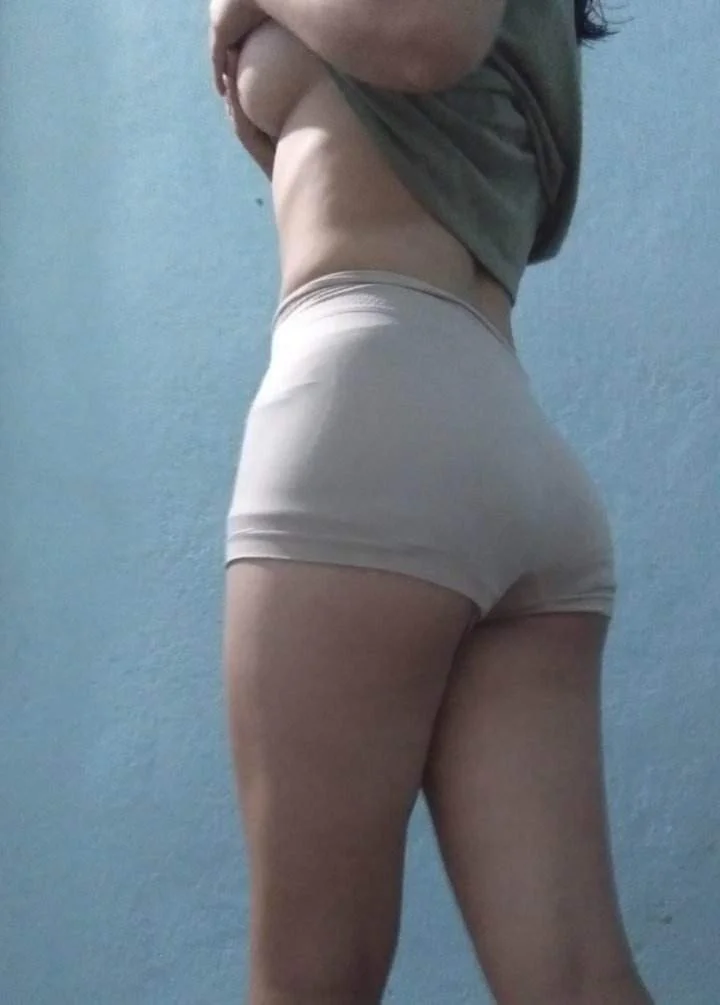Amiga de la escuela con tetas grande image 20