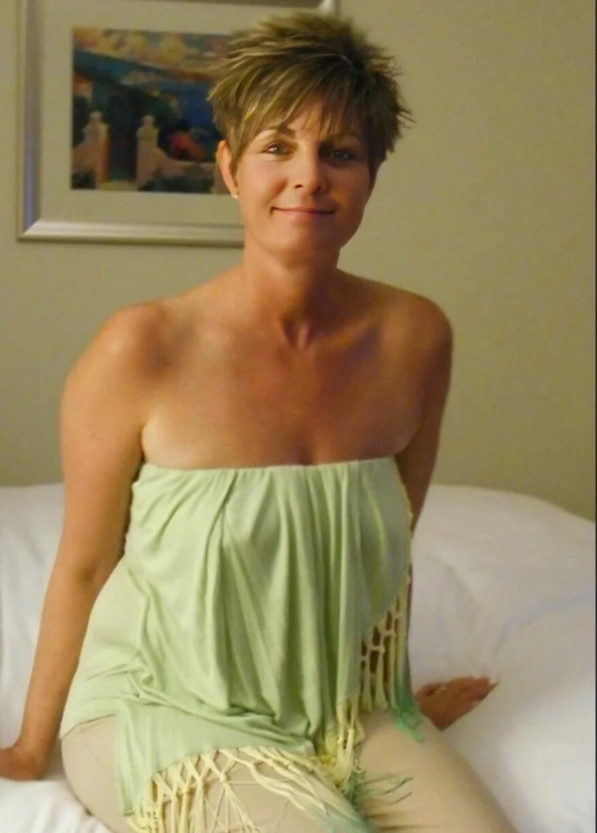 OH MILF on Display image 2