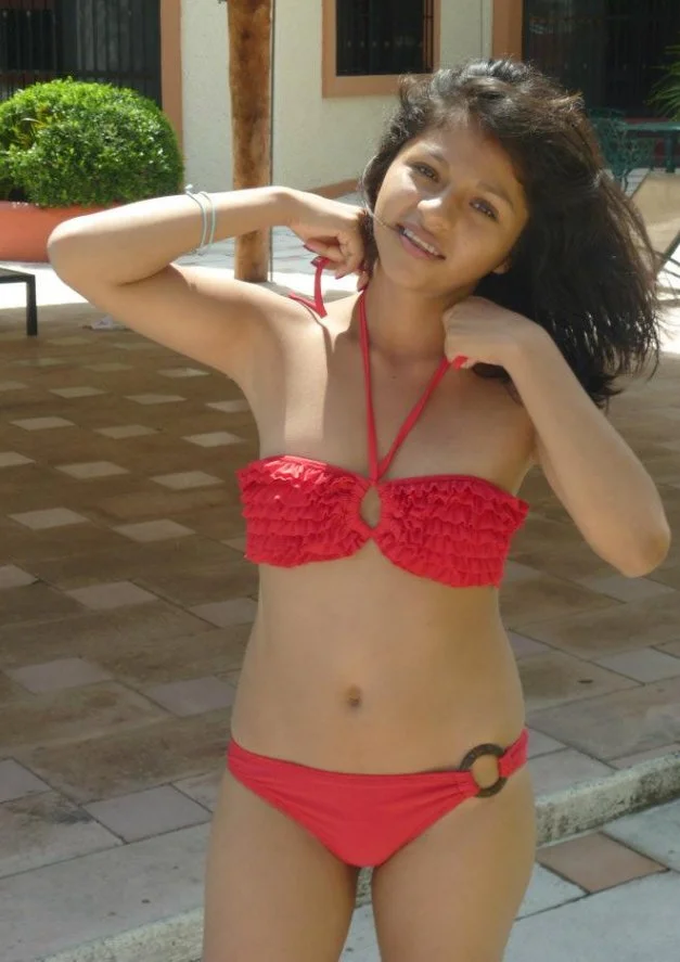 putitas en bikini image 18