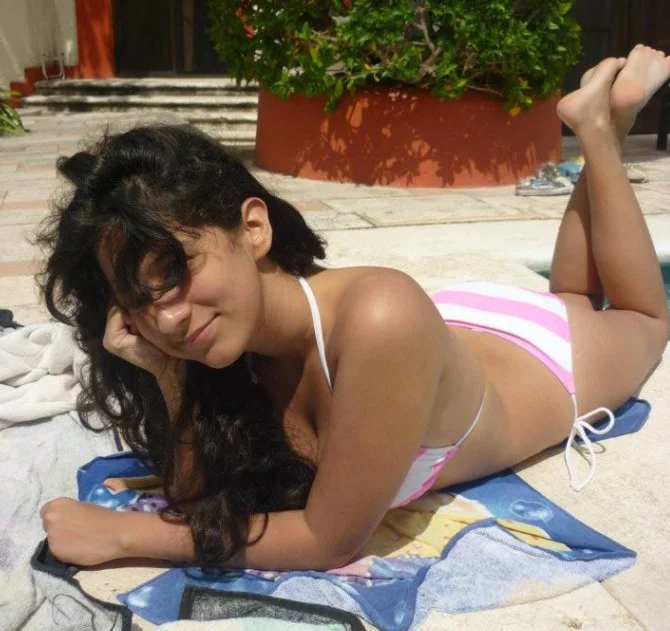 putitas en bikini image 19