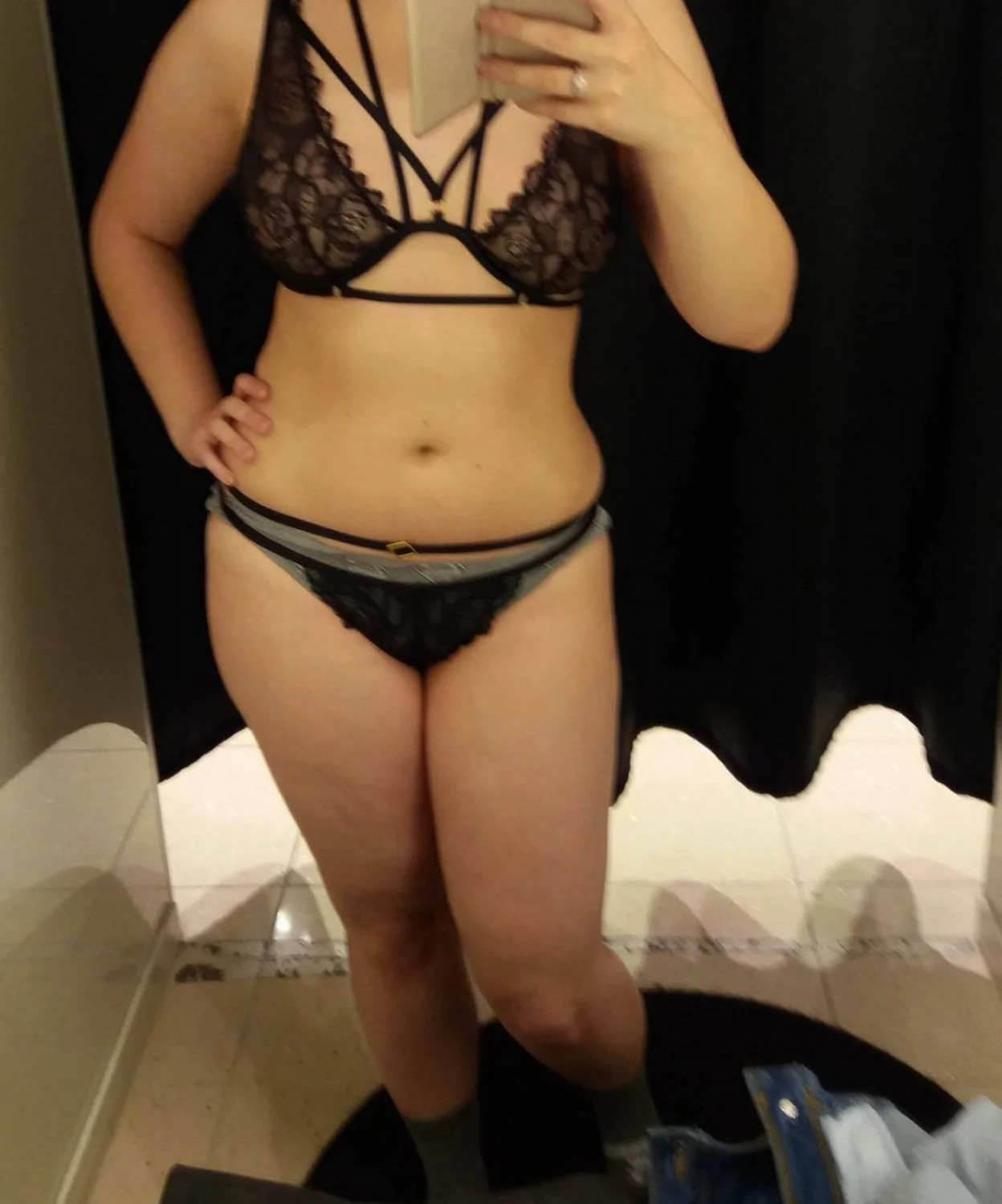 Yt big titty slut loves to show her holes. main image