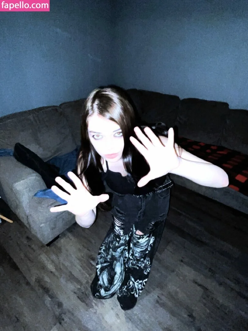 zomb1e_tramp image 13
