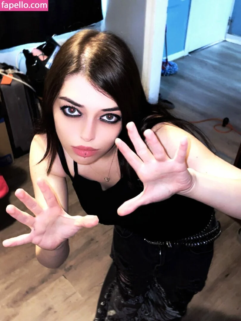 zomb1e_tramp image 24