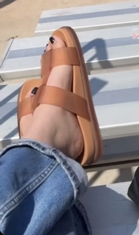 Nice Latina with sexy feet and body image 2
