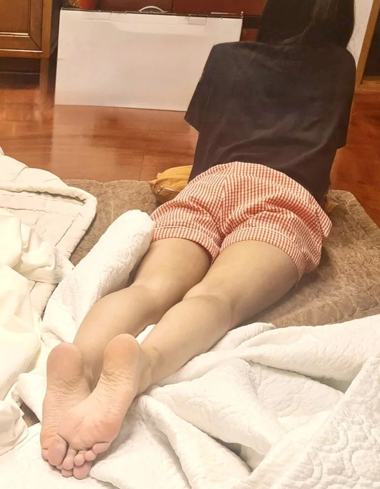 Korean girl feet image 2