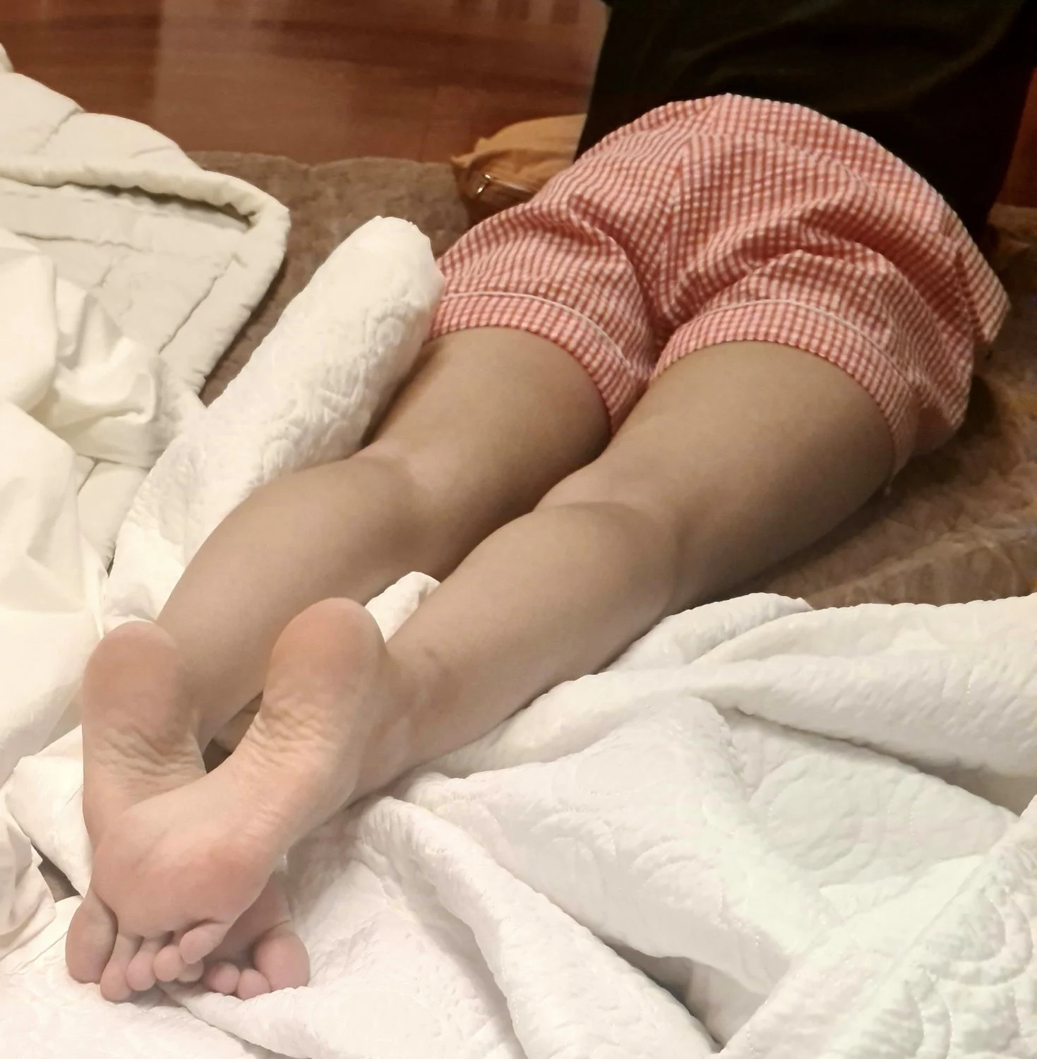 Korean girl feet image 3