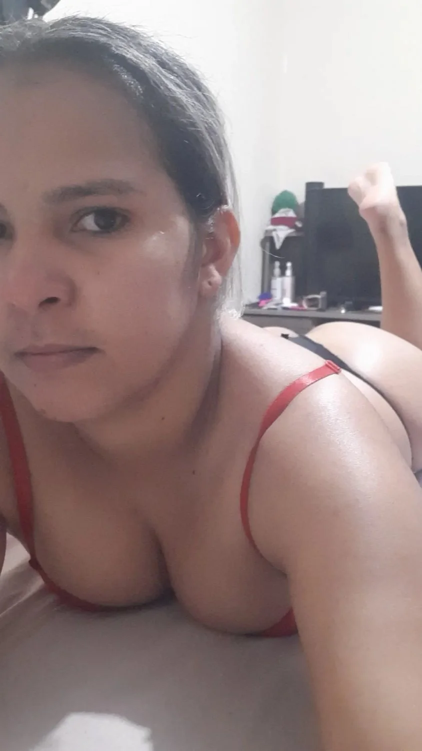 Loirinha delícia sendo exibida, bora homenagear essa safada image 12