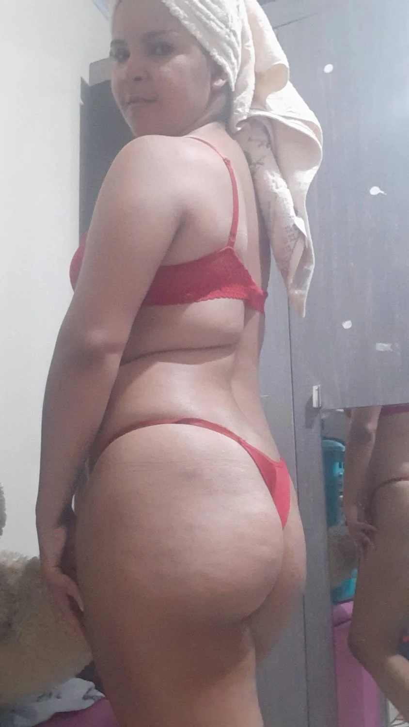Loirinha delícia sendo exibida, bora homenagear essa safada image 21