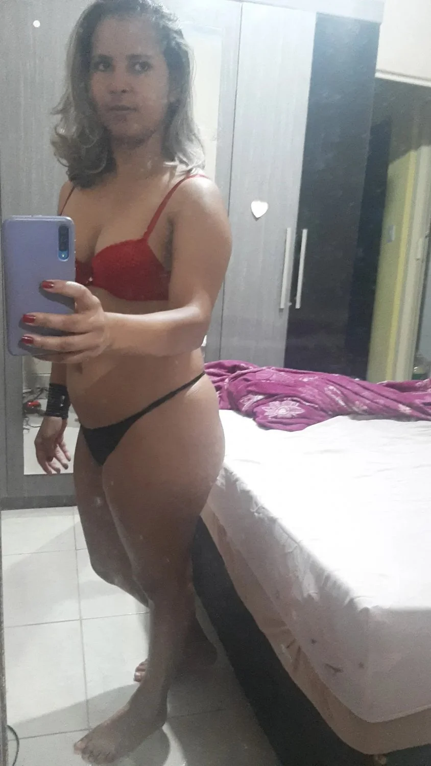 Loirinha delícia sendo exibida, bora homenagear essa safada image 24