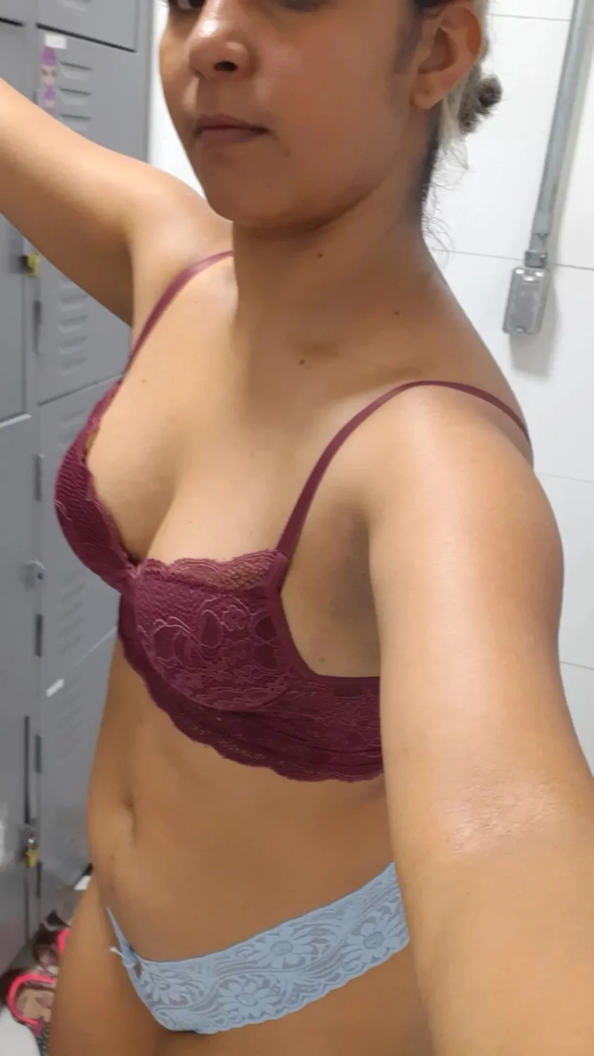 Loirinha delícia sendo exibida, bora homenagear essa safada image 28