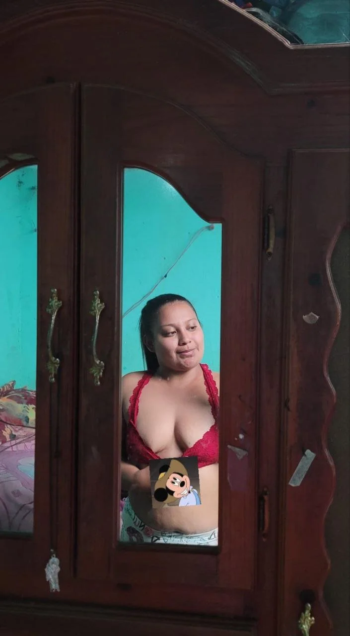 Gorda puta culona expuesta image 3