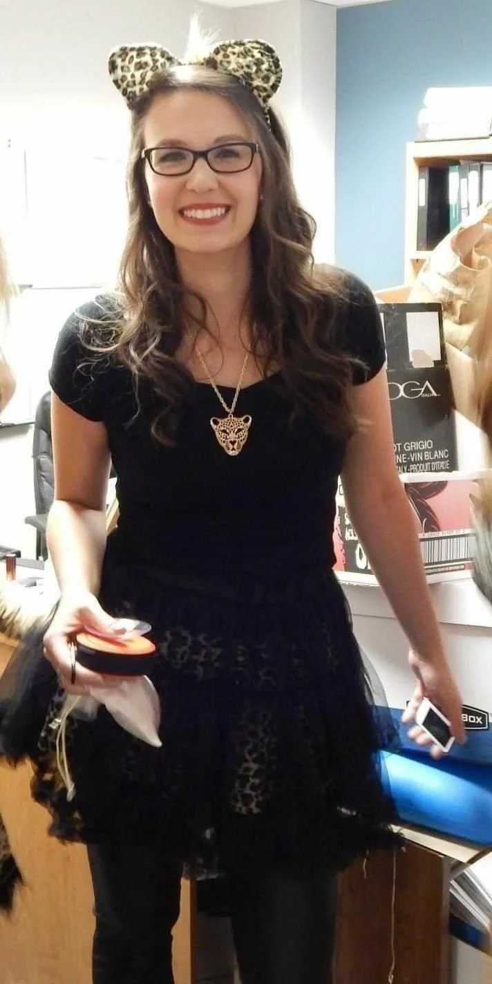 Hottie coworker Lora Barazuollou image 3