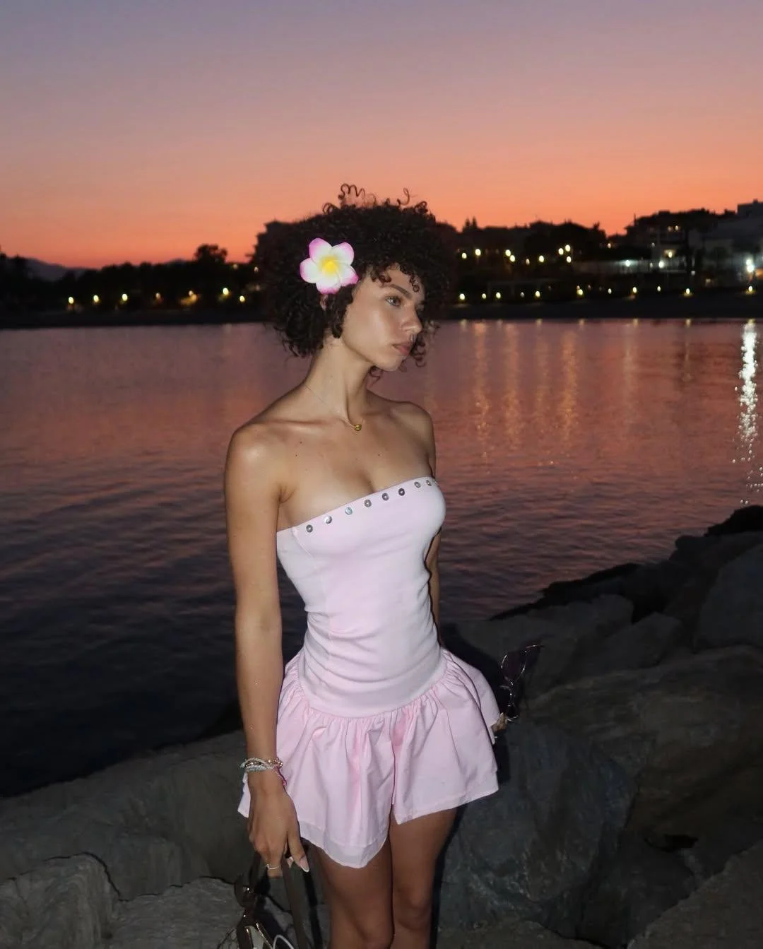 Novinha a beleza morena...Larissa Kimberlly linda , muito gostosa !!! image 2