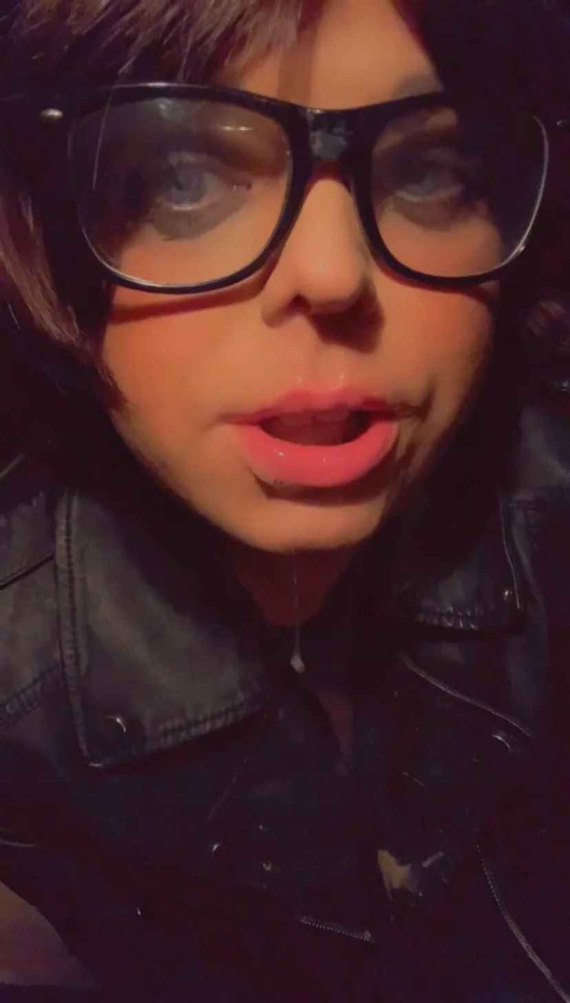 More cock sucking 👅💦🍆🌈 image 3