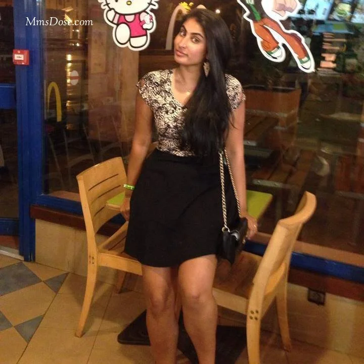 Indian girl get dildo in to her pussy image 7