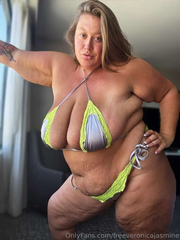 Busty BBW image 6