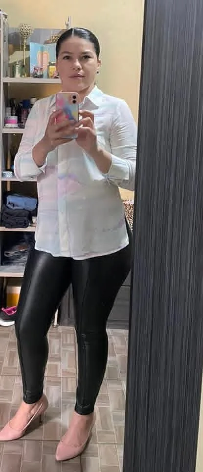 Que opinan de esta putita de tj??? main image