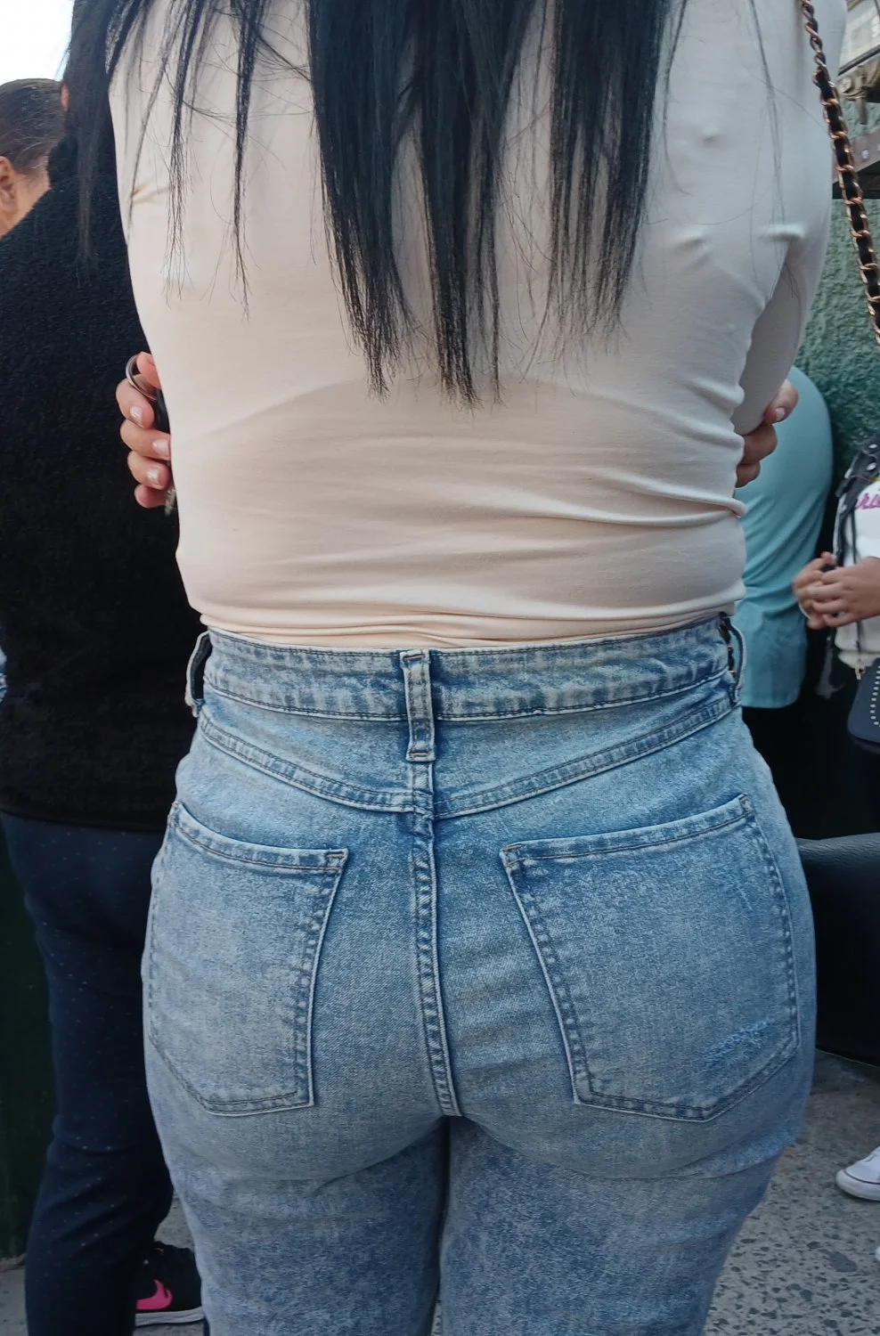 Voyeur rica mami culona hermosa se da cuenta image 1