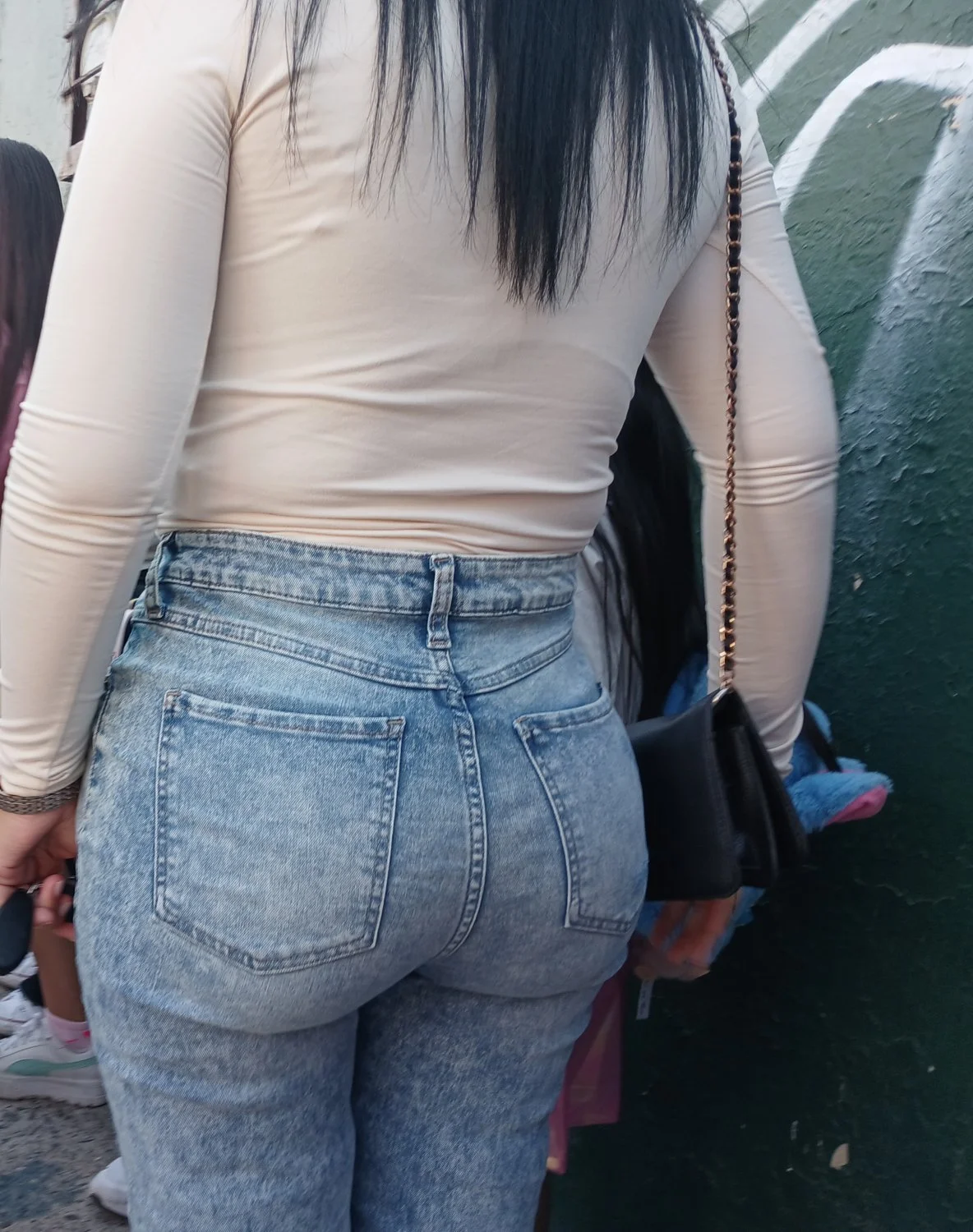 Voyeur rica mami culona hermosa se da cuenta image 14