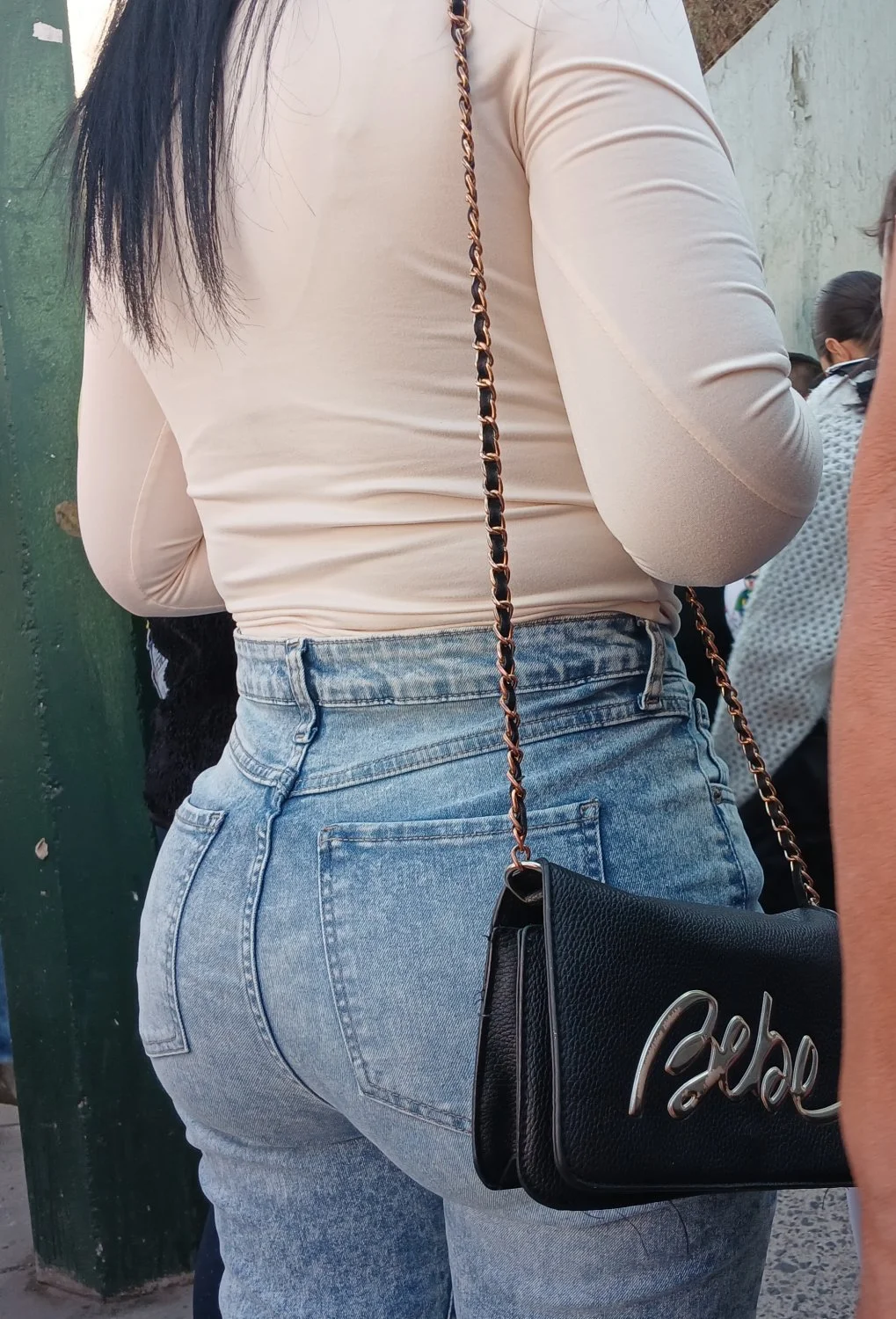 Voyeur rica mami culona hermosa se da cuenta image 3