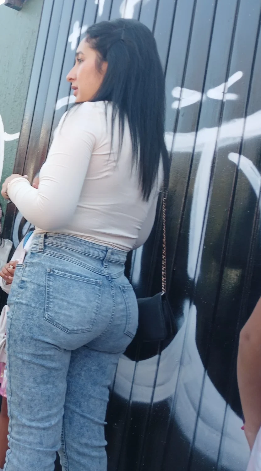 Voyeur rica mami culona hermosa se da cuenta image 7