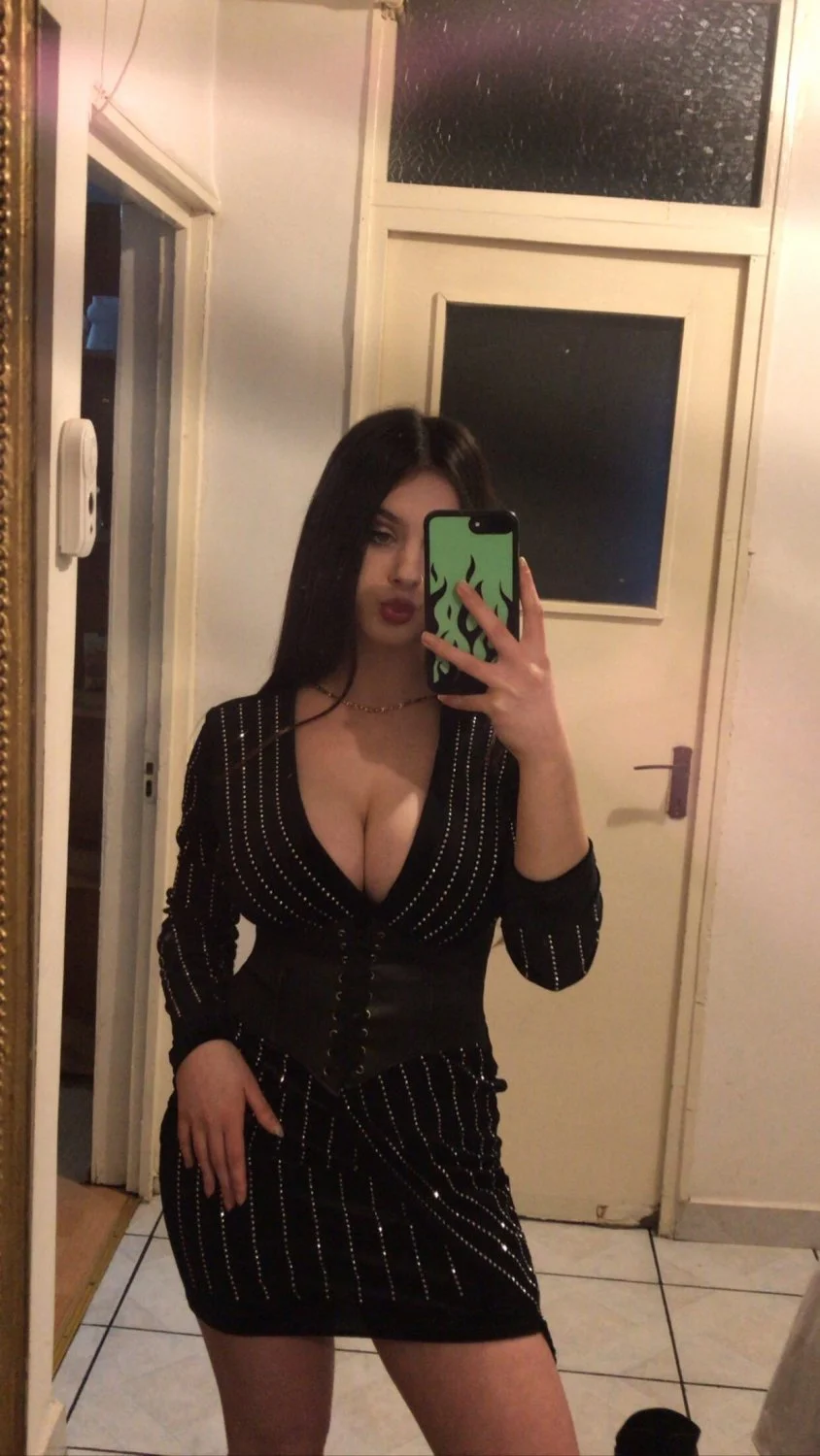 Thick and busty Romanian slut Sorina image 35