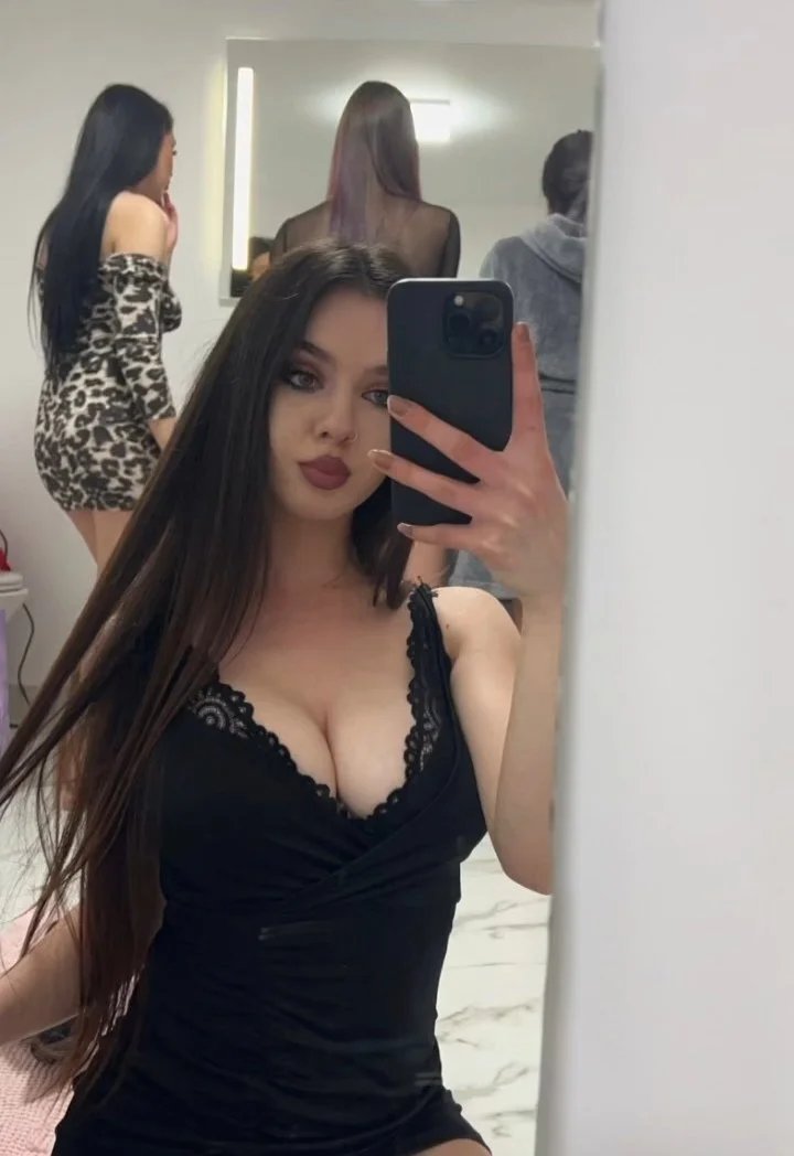 Thick and busty Romanian slut Sorina image 48