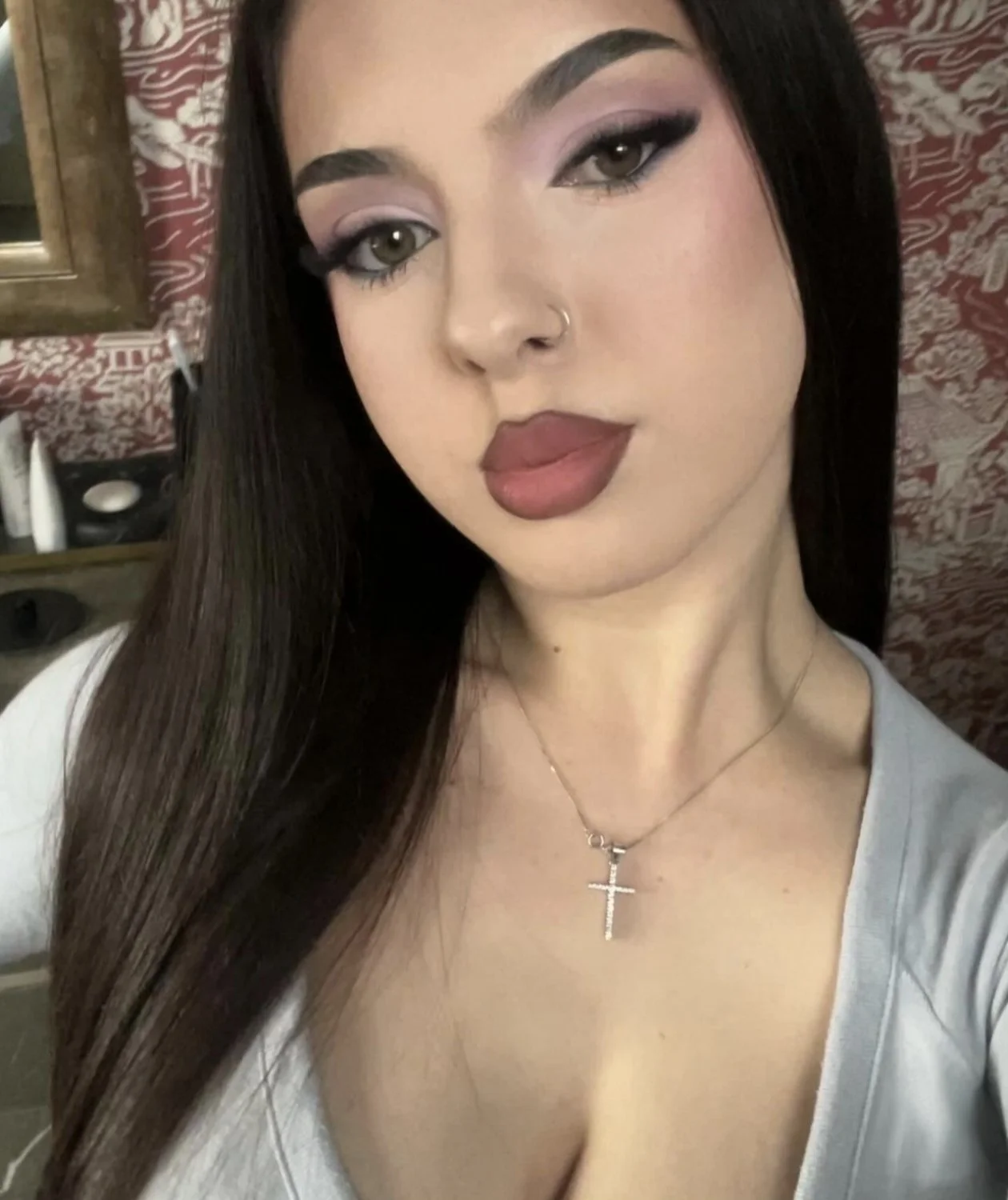 Thick and busty Romanian slut Sorina image 9
