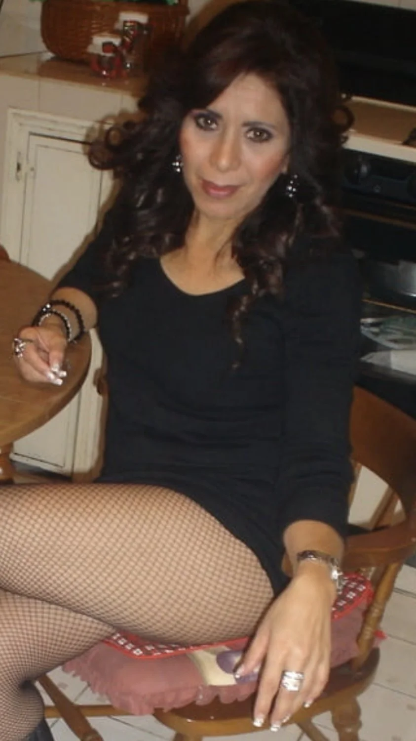 Italian GILF Whore wife still has a perfect body. That pussy grip tho🤤🤤🤤🔥 image 16