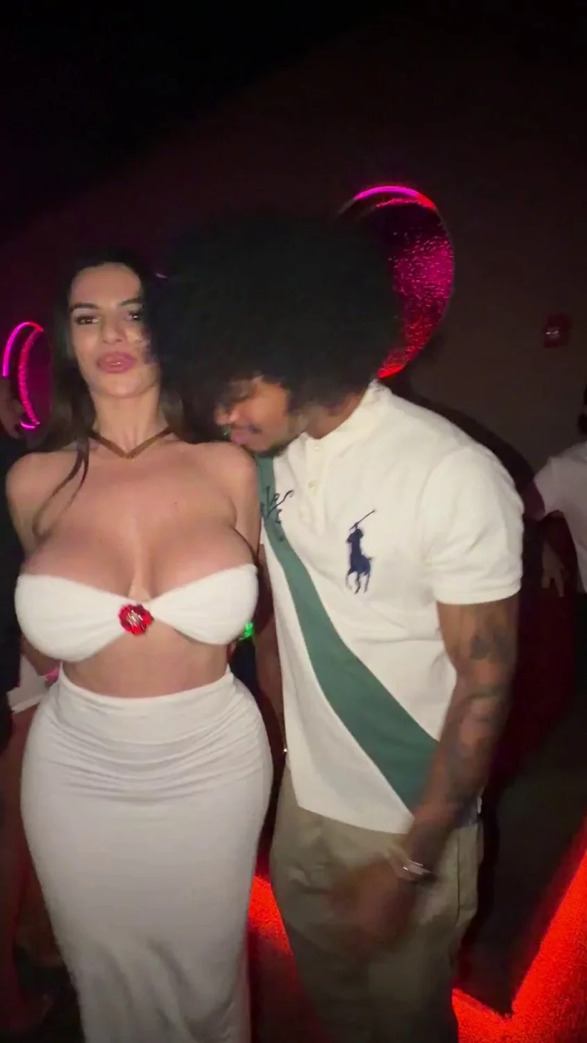 Bro sucking her titties at the club 😮😍 main image