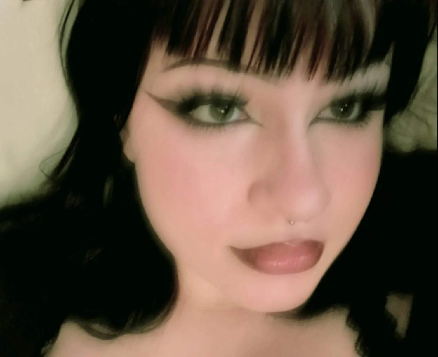 E-Slut Maddy image 5