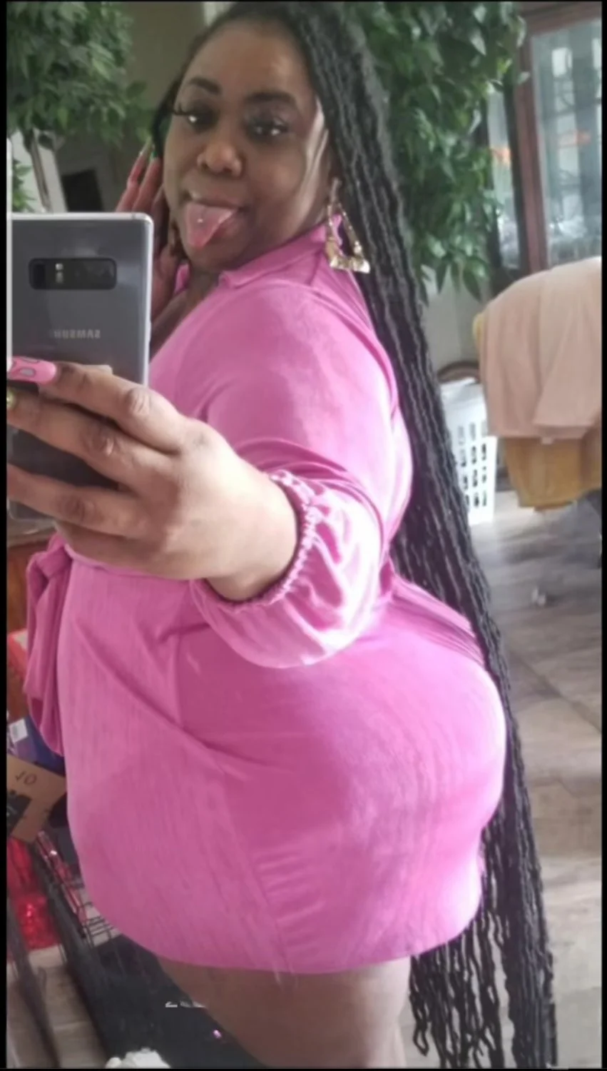 Redbone Big booty bbw aunty showing me her wet holes & twerk skills on FaceTime, she a nut buster💦 image 15