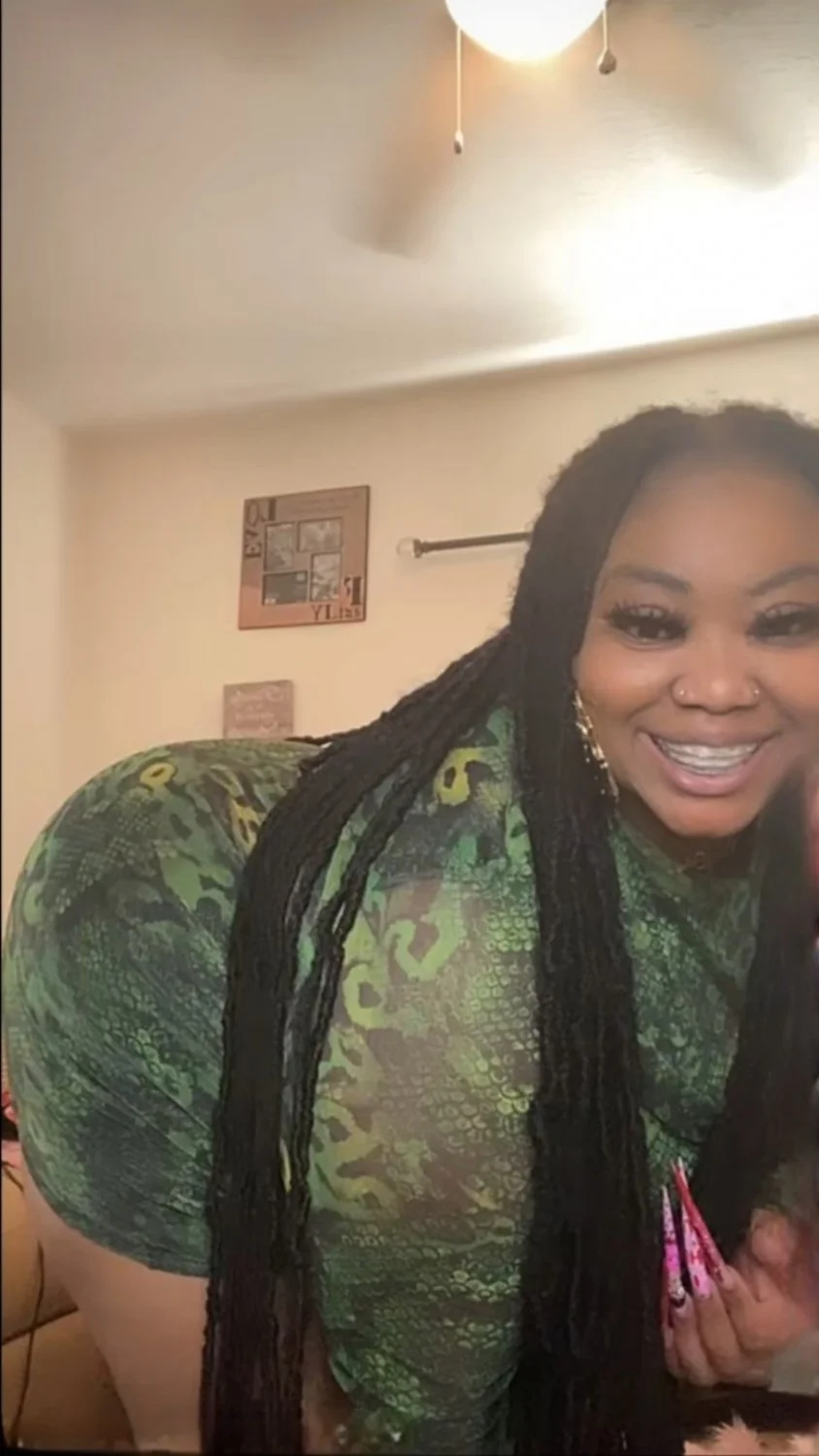 Redbone Big booty bbw aunty showing me her wet holes & twerk skills on FaceTime, she a nut buster💦 image 17