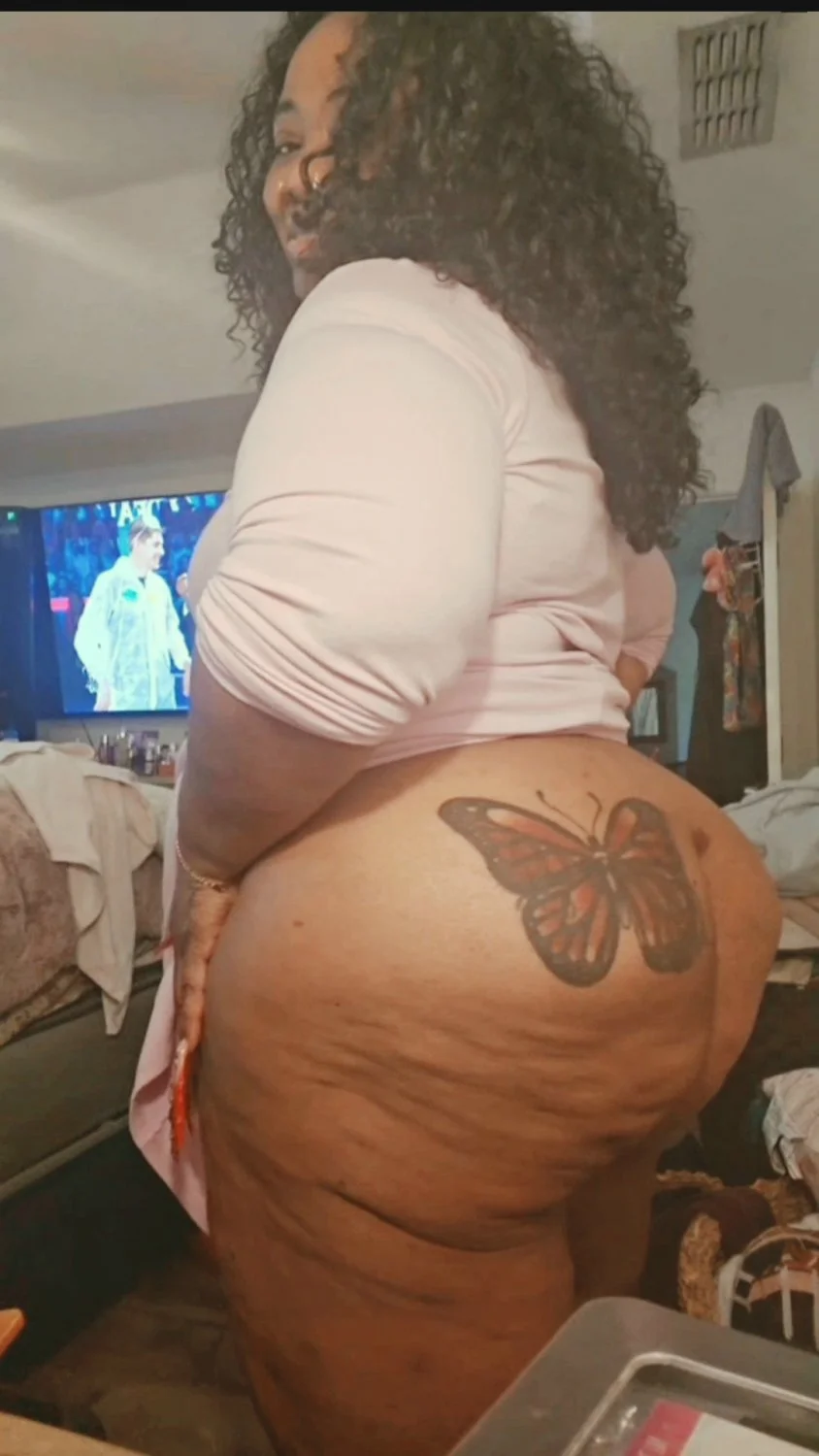 Redbone Big booty bbw aunty showing me her wet holes & twerk skills on FaceTime, she a nut buster💦 image 24