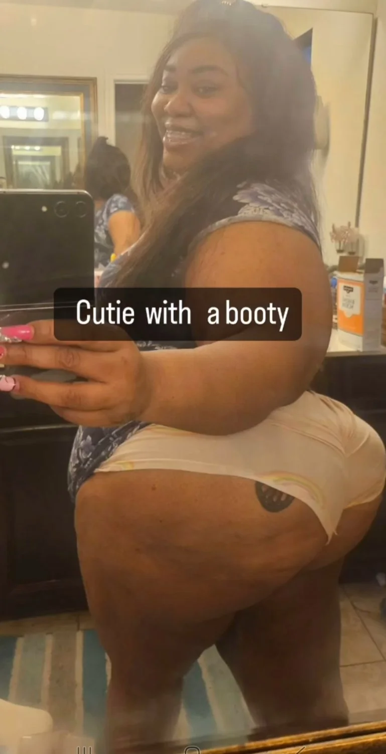Redbone Big booty bbw aunty showing me her wet holes & twerk skills on FaceTime, she a nut buster💦 image 33