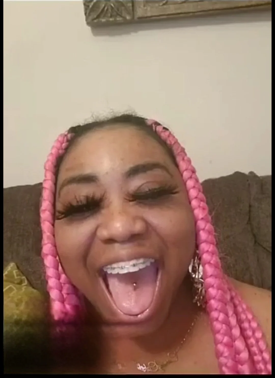 Redbone Big booty bbw aunty showing me her wet holes & twerk skills on FaceTime, she a nut buster💦 image 5