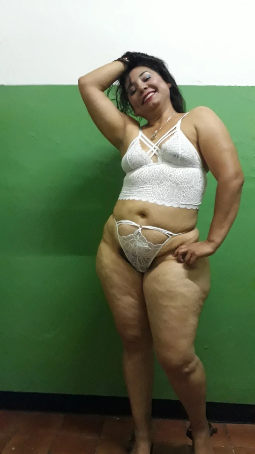 MI AMIGA LA MEXICANA JOVITA SARABIA ES UN PUTÍSIMA LE ENCANTA LA PINGA Y TAMBIÉN MAMAR RICO image 1