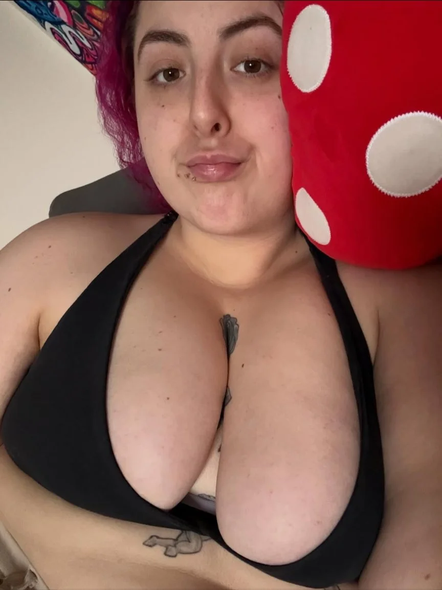 Goth milf lets me crack leaked image 3